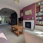 Semesterbostad Cherry View House 3 Bed Garden Parking Sleeps 8 *