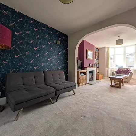 בית נופש Cherry View House 3 Bed Garden Parking Sleeps 8 בריסטול