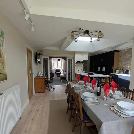 Cherry View House 3 Bed Garden Parking Sleeps 8 בריסטול
