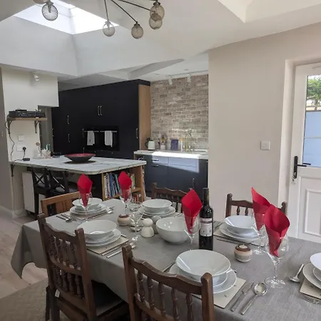 Cherry View House 3 Bed Garden Parking Sleeps 8 בית נופש בריסטול