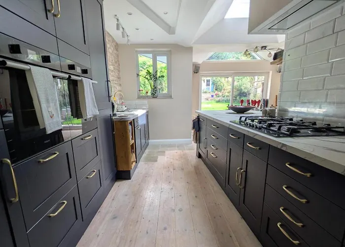 Cherry View House 3 Bed Garden Parking Sleeps 8