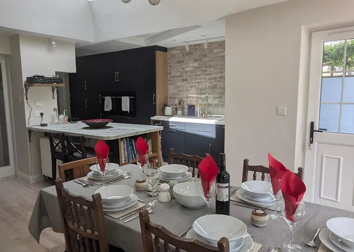 Cherry View House 3 Bed Garden Parking Sleeps 8 Casa de Férias Bristol